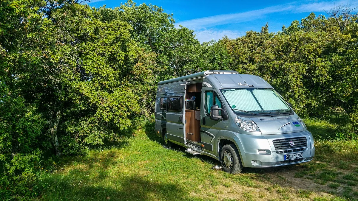 Le camping sauvage en van : ce qui est vrai, ce qui est faux selon les pays