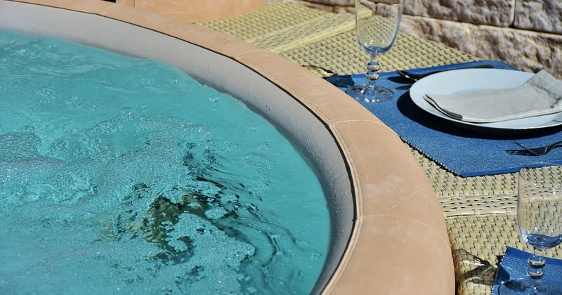 Cabane dans les arbres avec jacuzzi proche de Paris : où chercher